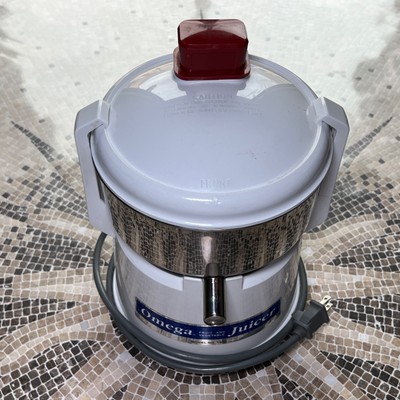 Omega Fruit And Vegetable Juicer Extractor, Model No. 1000, Fully Functional