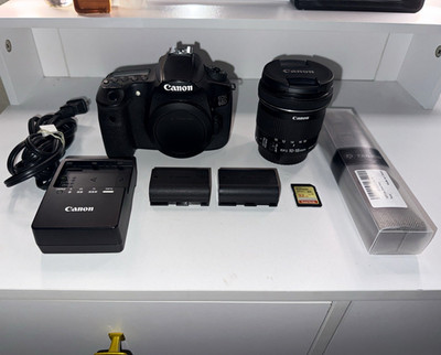 Canon EOS 60D Digital SLR Black w/ EF-S 10-18mm f/4.5-5.6, Batteries Charger