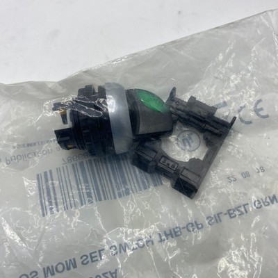 EATON M22-WLK3-G SELECTION SWITCH BUTTON GREEN 3-5544-002A M22WLK3G NEW