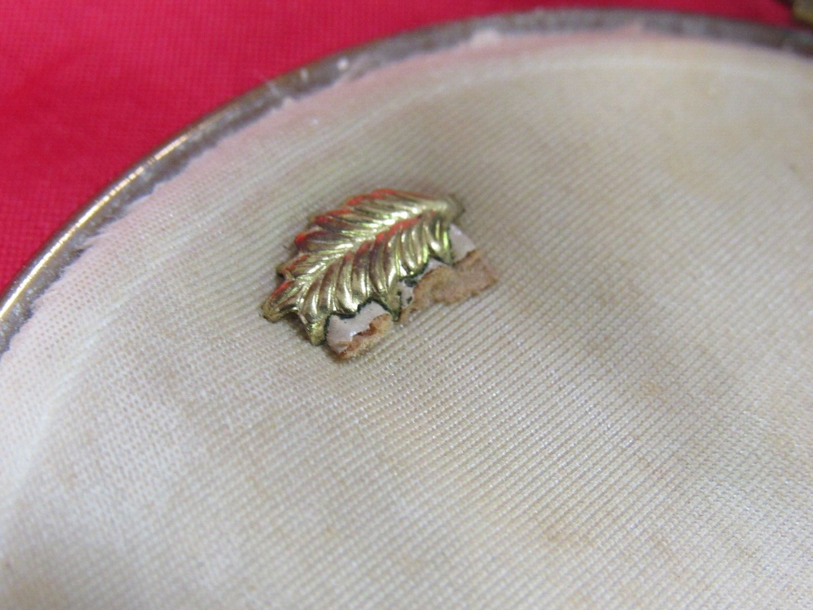 Vintage Gold-tone  Compact with  Puff Engraved Horse Motif