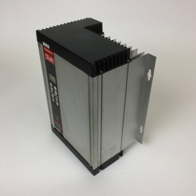 Danfoss 175H1027 Variable Speed Drive VLT3002 Green display Used UMP