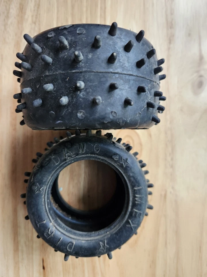 Neumáticos traseros de camión vintage RC IMEX Dirt Dawg 2,2 Foto 2 de 3