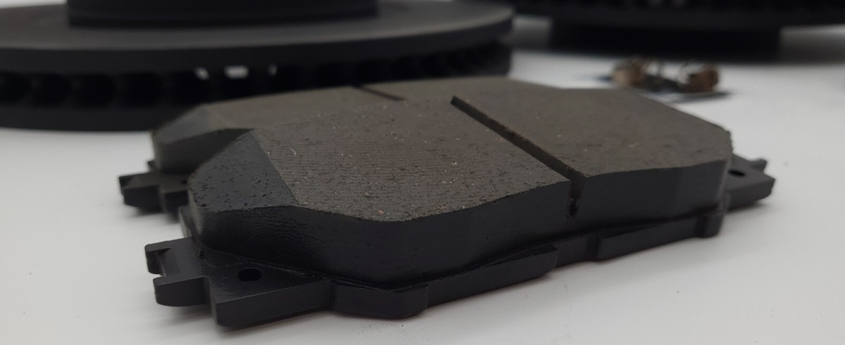 2013-2018 Toyota Rav4 XLE LTD Front Brake Pads Shims Rotors 2013-2018 Toyota Rav4 XLE LTD Front Brake Pads Shims Rotors