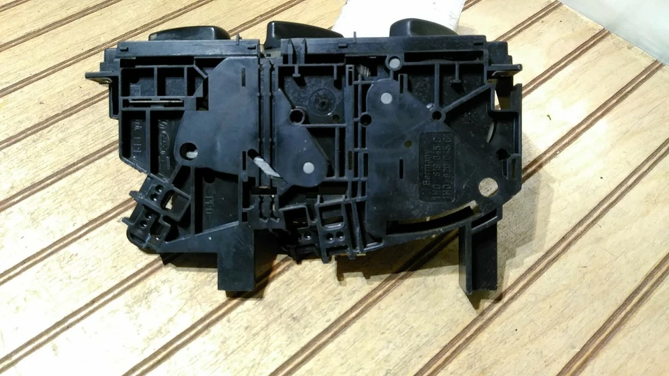 VOLKSWAGEN CABRIO/GOLF CONVERTIBLE A/C CLIMATE CONTROL OEM 1999-2002 - Image 3 of 4