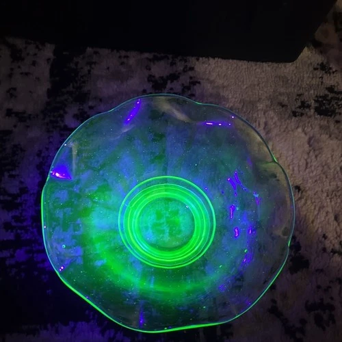 Uranium Glass UV Glow Vintage Green Depression Wavy Edge Candy Dish Bowl 7”