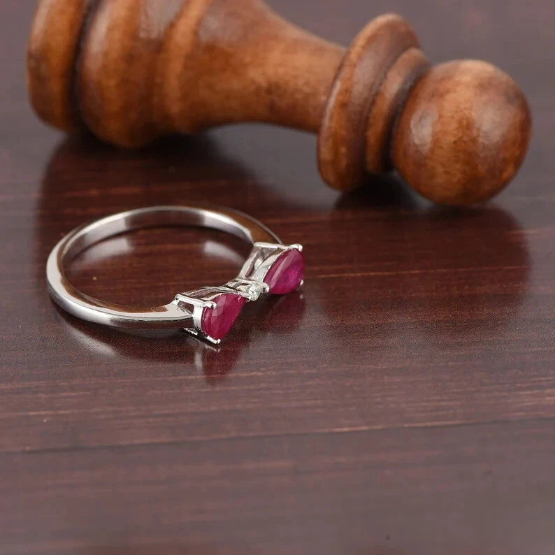 Gorgeous Bow Design With Simulated Pear Ruby & White Sapphire Women's Party Ring - Image 4 of 4
