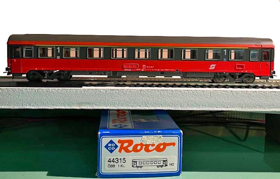 HO ROCO 44315 OBB AUSTRIAN EUROFIMA 1ST CLASS EXPRESS COACH CAR