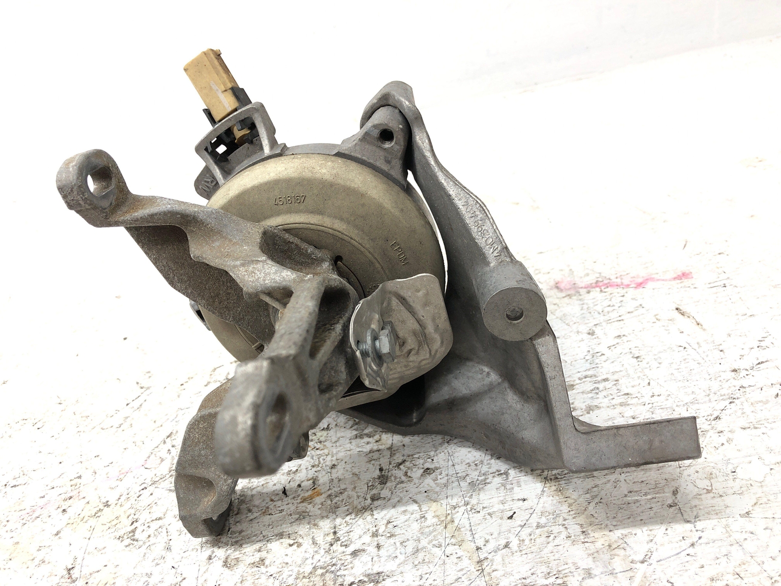 2016-2020 BENTLEY BENTAYGA 6.0L W12 RIGHT TRANSMISSION MOUNT BRACKET 4M0399202L