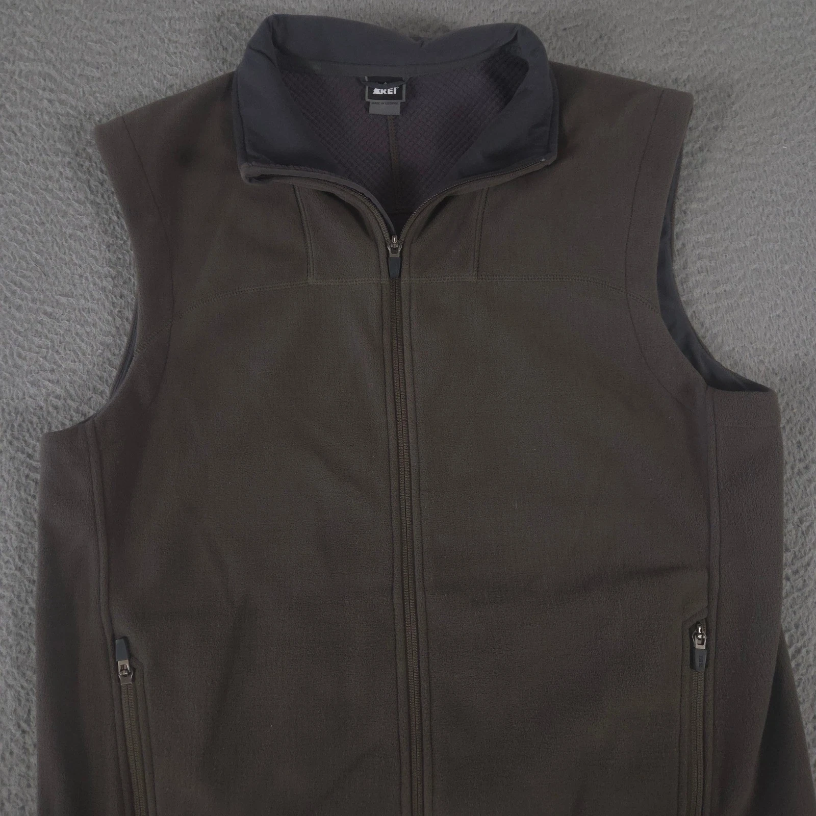 VINTAGE REI Vest Mens L Green Fleece Softshell Full Zip Grid Lined Hiking Y2K
Opens in a new window