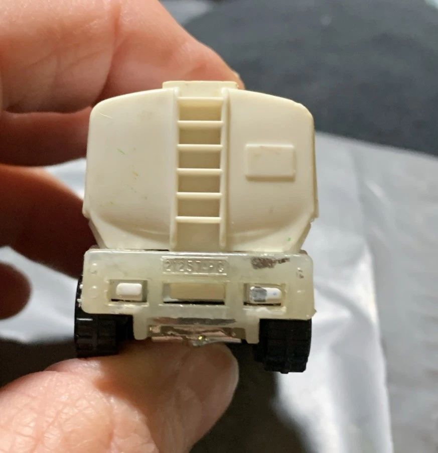 Vintage 1981 Matchbox Peterbilt Wisconsin Toy Truck ~ Eagle River Dairy Farm - Image 4 of 4