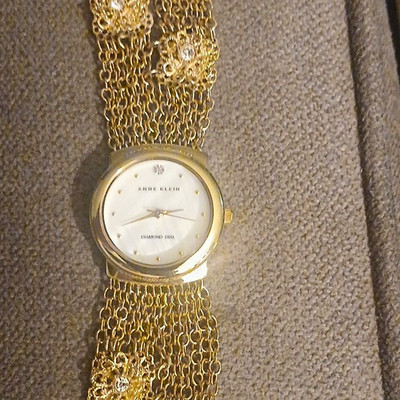 Anne Klein Diamond Dial Women's Quartz Diamond Accent 30m Gold Bracelet Watch