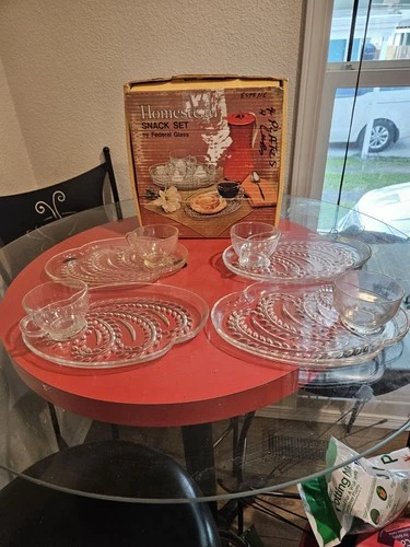 VTG ~ SET OF 4 FEDERAL GLASS ~ HOMESTEAD WHEAT PATTERN SNACK PLATES w/PLAIN CUPS