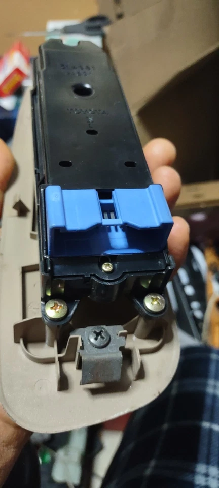 Interruptor ventana eléctrica lado derecho pasajero Toyota Sequoia 01-07 marrón Foto 4 de 4