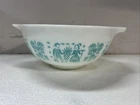 VINTAGE LARGE PYREX MIXING BOWL AMISH BUTTERPRINT TURQUOISE/WHITE 443 2 1.5 QT