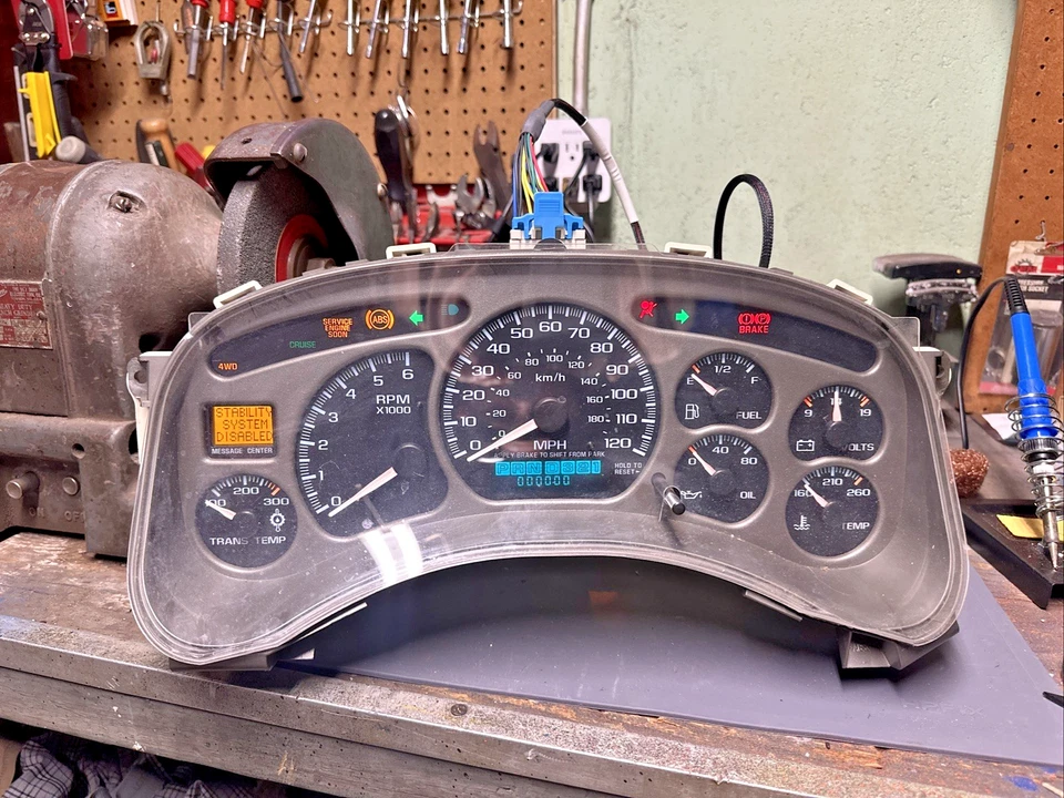 GMC Chevy Denali Yukon Sierra Tahoe Silverado 1999-2002 programa de kilometraje en clúster Foto 3 de 4