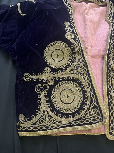 Chaqueta de terciopelo otomana antigua con hilos metálicos dorados - Imagen 2 de 10