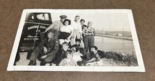 ORIGINAL WWII PHOTO WITH MARINES AND FAMILY, OTHER MILITARY MEMBERS