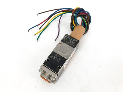 #ad New ITT 122P87CC6540 Adjustable Pressure Switch 375 725psig 11A No Box $189.95