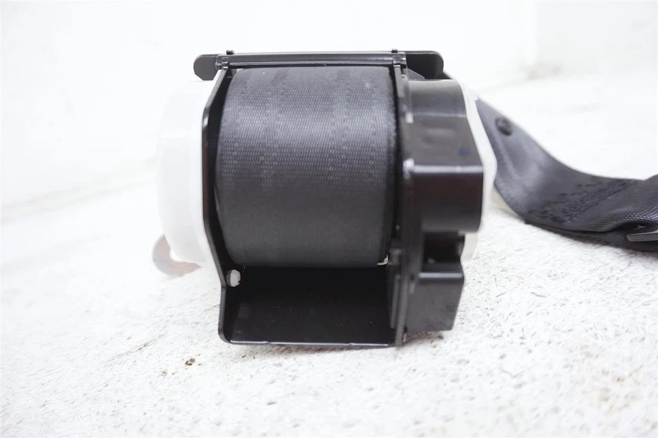 Ремень безопасности со стороны заднего пассажира 2013-2016 Scion Fr-S Su003-01883 - Изображение 4 из 4