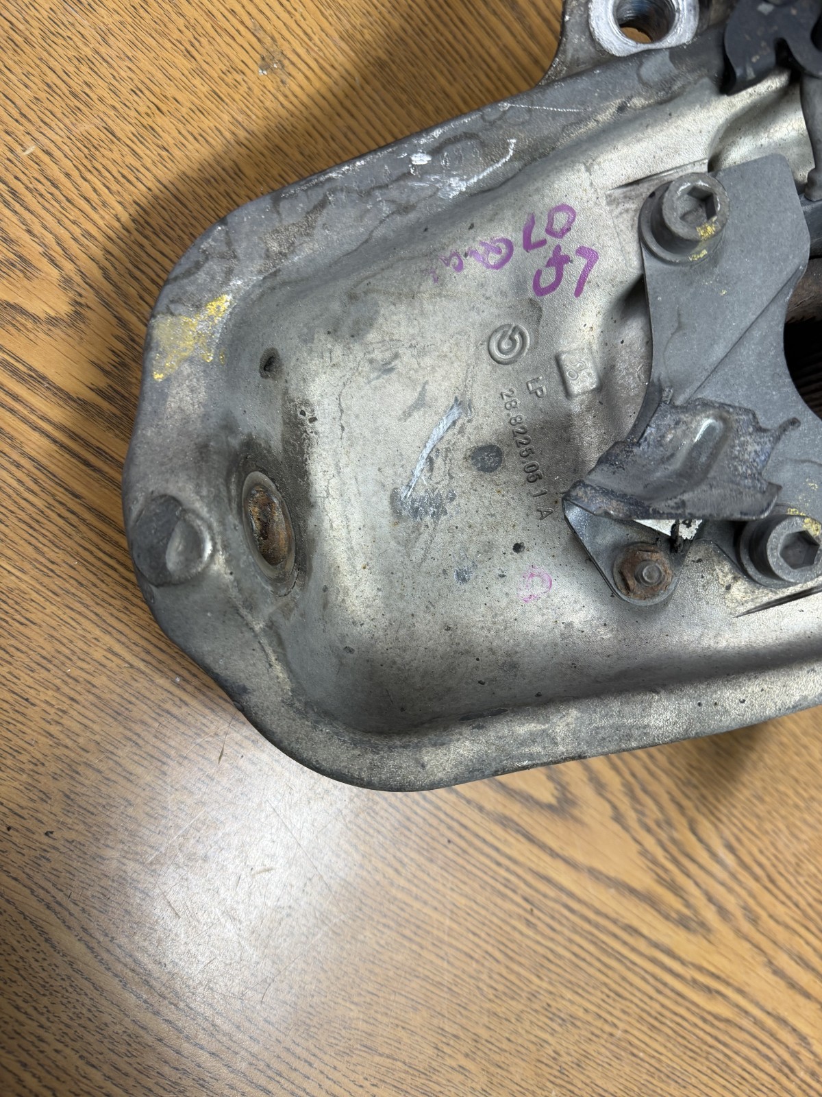 2003-2010 Maserati Quattroporte Left Front Driver Side Spindle Knuckle Hub OEM