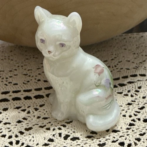 FENTON PEARL IRIDESCENT IRIDIZED TULIPS KITTY CAT FIGURINE Signed