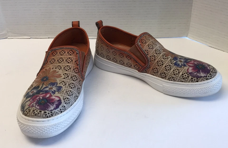 Zapatillas L'Artiste Spring Step Cuero Pintado a Mano Multicolor Florales Talla 8.5M Foto 2 de 4