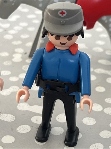 Playmobil Figuras X 6 y 2 Caballos Patinador sobre Hielo Futbolista Usado Circo Caballo? - Imagen 7 de 11