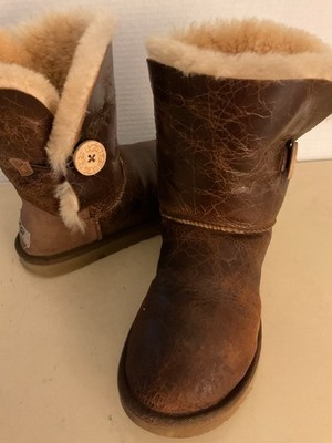 Ugg Women Brown Distressed Leather Bailey button Bomber Short Classic Boots 7/38