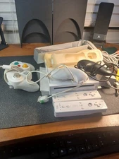 Nintendo Wii RVL-001 512 MB Home Console Complete.  Holiday Sale. Free Game. 