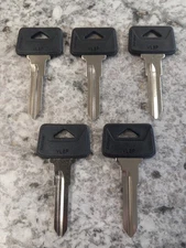 LOT of 5 VL8-P Auto Key Blanks Uncut Plastic Cap Blank Fits Volvo Cars