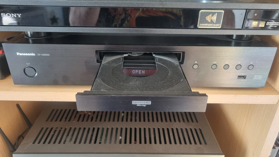 Panasonic DP-UB9004 4K Premium Ultra HD Blu-ray Player HDR10+ Dolby Vision - Bild 2 von 2