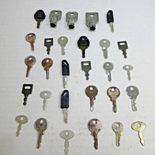 LOT OF 29 SMALL KEYS VENDING ACE PRESTO LUGGAGE JEWELRY FORT LOCK CO.