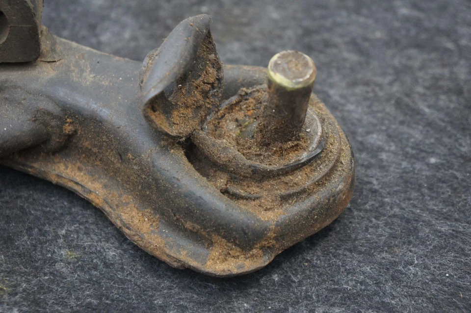 Brazo de control inferior delantero izquierdo OEM 91134190100 Porsche 911 1965-1973 *Nota* Foto 2 de 4