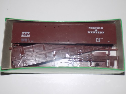 HO Trains Bowser Kit 50' N & W 52186 50' Doble Puerta Techo Redondo Caja Coche #55404 | Condition: Used