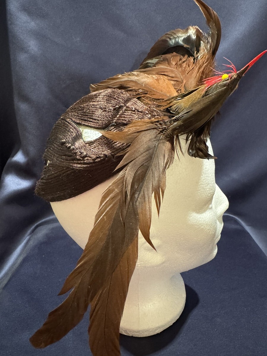 Unusual Vintage C1930-40 Brown Asymmetric Tilt Toque Hat With Bird