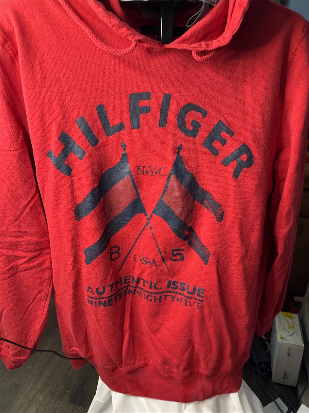 Tommy Hilfiger Sleepwear Hoodie Large Red 100% Cotton Pullover Sweatshirt Unisex
Opens in a new wind