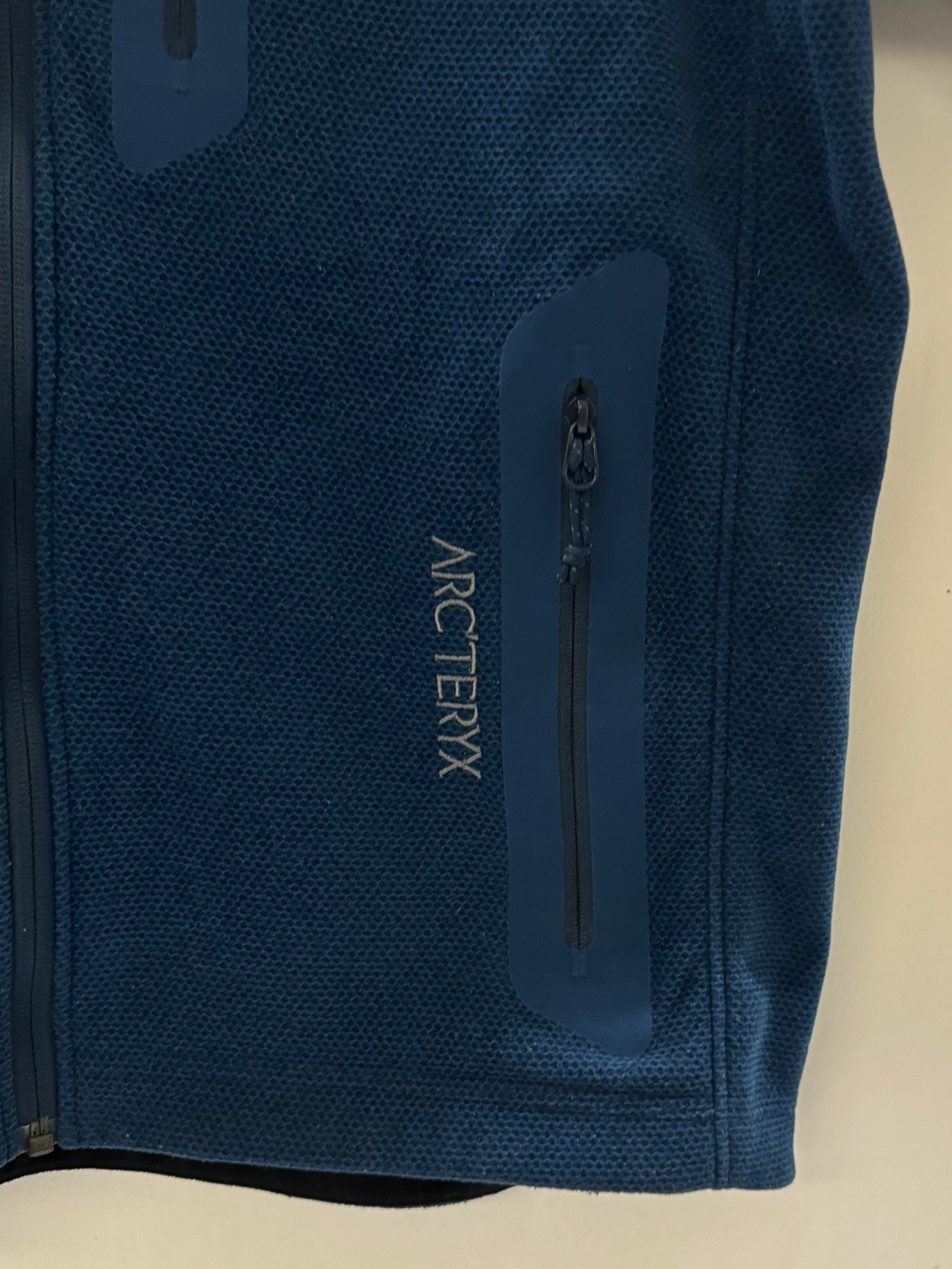 ARC'TERYX ARC’TERYX GIACCA UOMO “STRATO” POLARTEC THERMAL PRO COBBLE FLEECE BLU — TG. M.