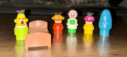 Vintage Fisher Price Little People #937 & #938 Sesame Street 6 Pc Herry,Bert, ++