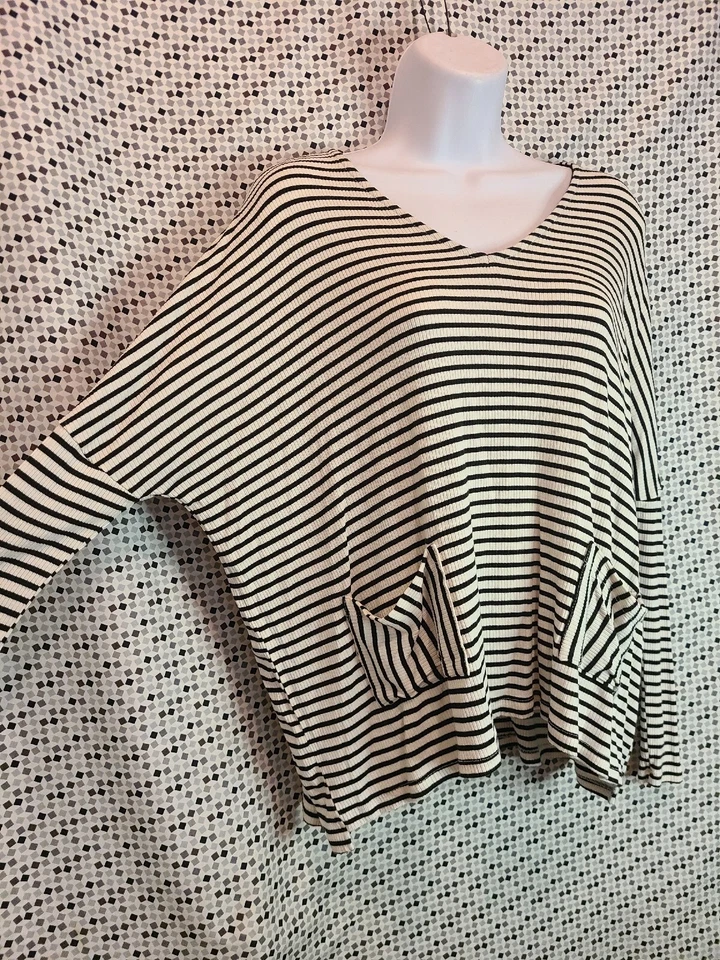 Francesca's Alya Casual Knit Dolman Top Size Sm - EUC - Image 2 of 4