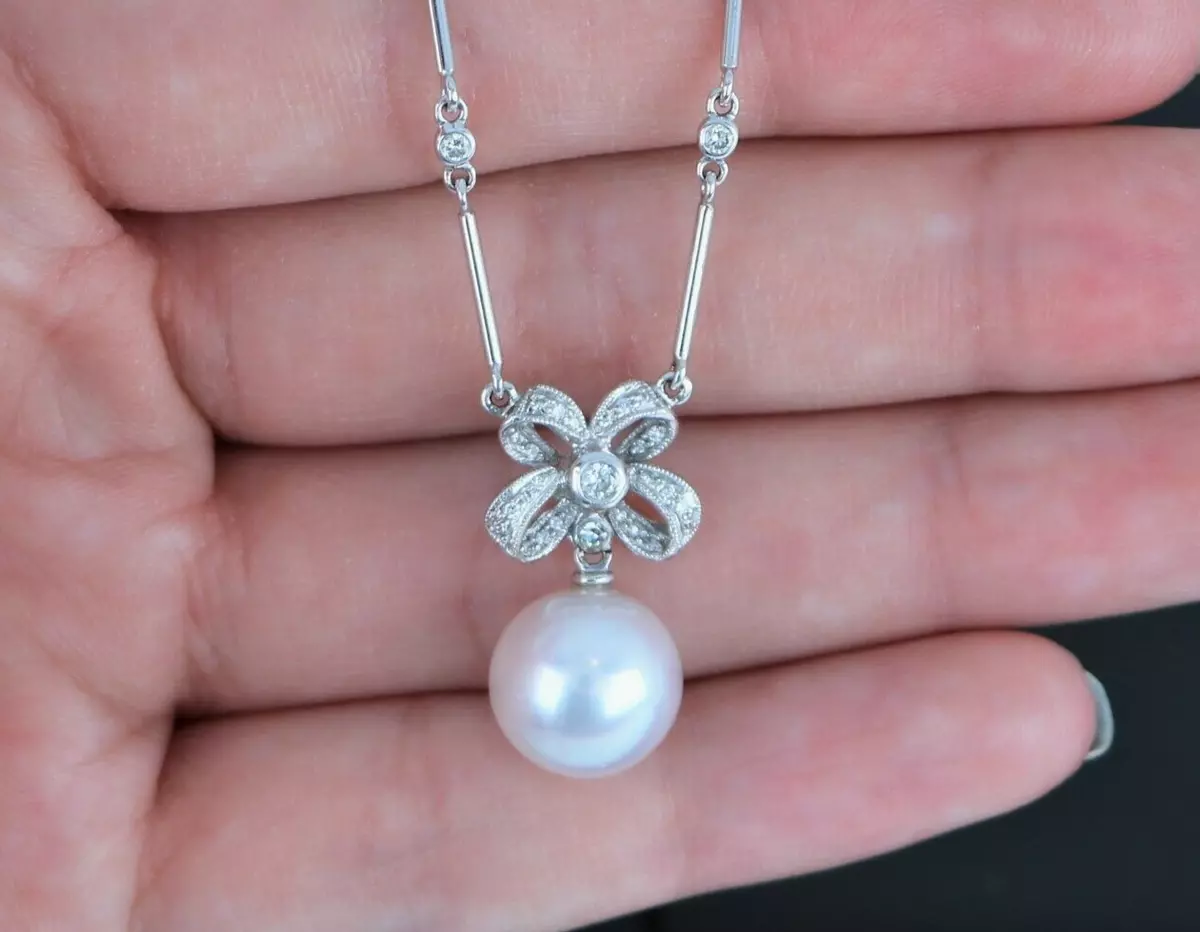 4875 18K White Gold 11.5mm AA South Sea Pearl Round Diamond Bow Ribbon Necklace