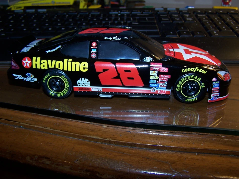 Action 1:24 Ricky Rudd Havoline #28 2000 Taurus Bank # 1 of 2736 NIB - Image 4 of 4