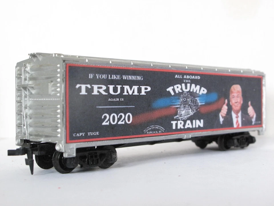 HO SCALE CUSTOM LETTERED  2020 WINNING DONALD TRUMP REEFER W-4 - Image 2 of 4