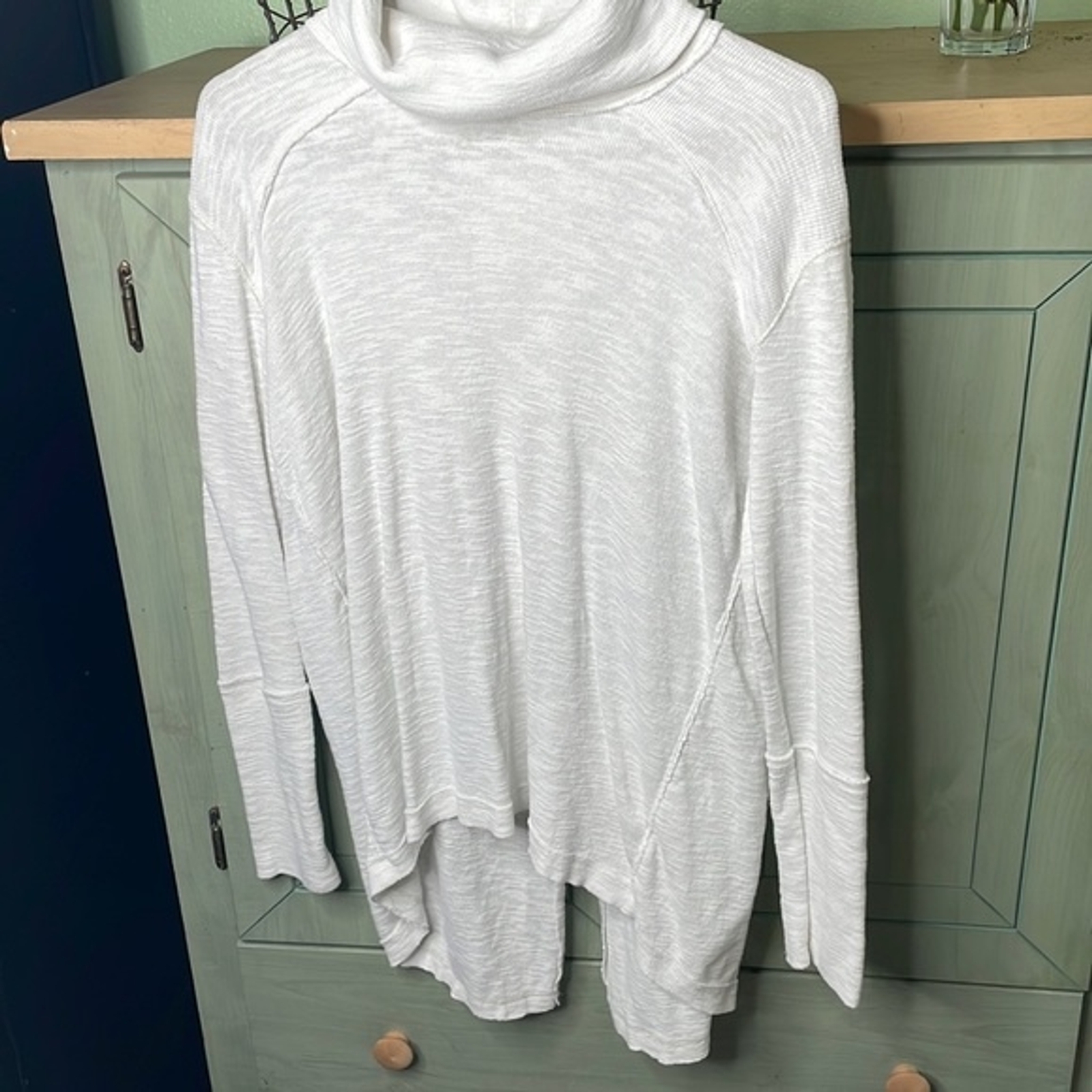 White turtleneck split open back long sleeve free… - image 1