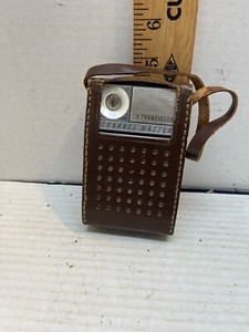 Vintage Channel Master 8-Transistors Pocket Radio w/Case