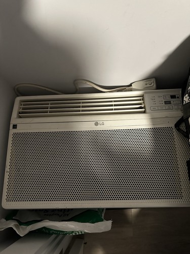 LG Energy Star 12,000 BTU 115V Window-Mounted Air Conditioner Used
