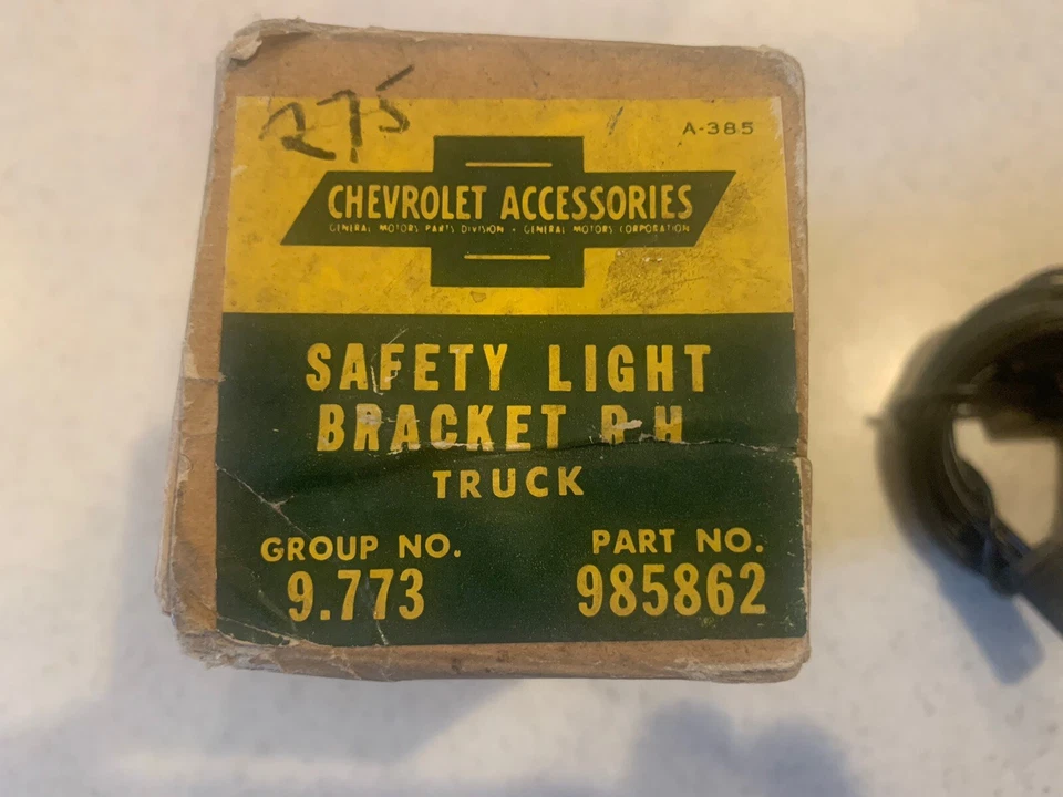 Nuevo de Lote Antiguo GM 1942 Chevrolet Truck RARO Accesorios Soporte de Luz de Seguridad R.H. #985862 Foto 4 de 4