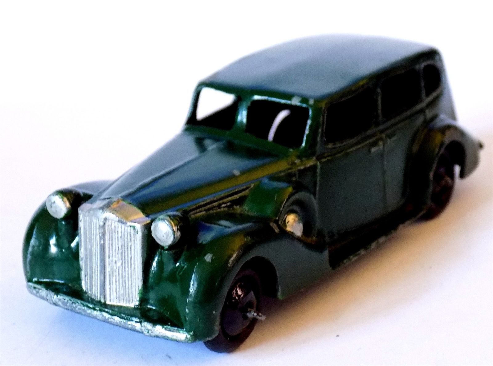 Dinky Toys No.39A Packard Super 8 Touring Car(1946-50) Repainted.