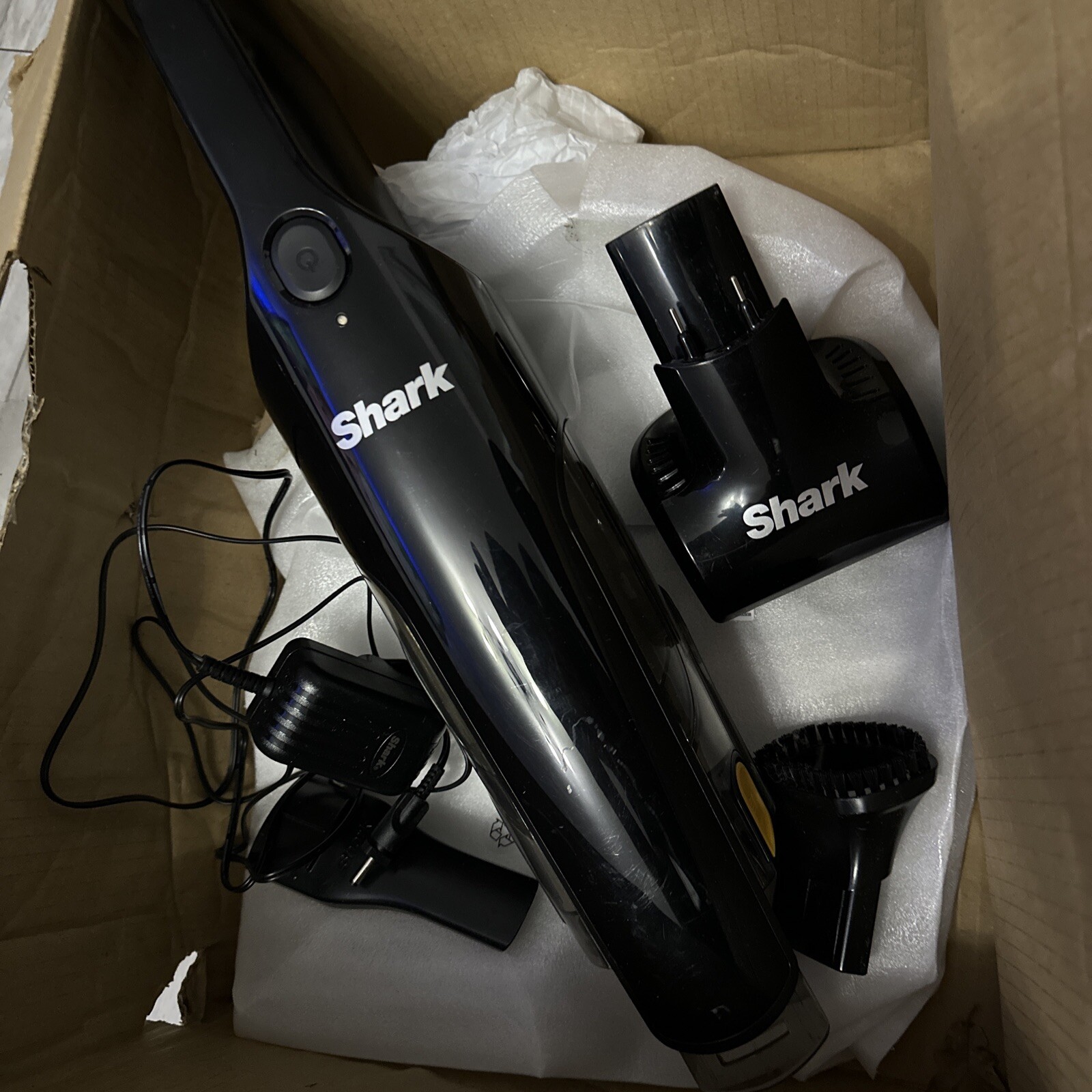Shark Cordless Handheld Vacuum Cleaner Black (CH950UKT) 622356242196