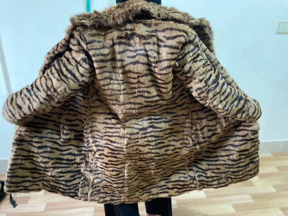 tiger print real rabbit fur coat very unique print size M - Image 4 of 4