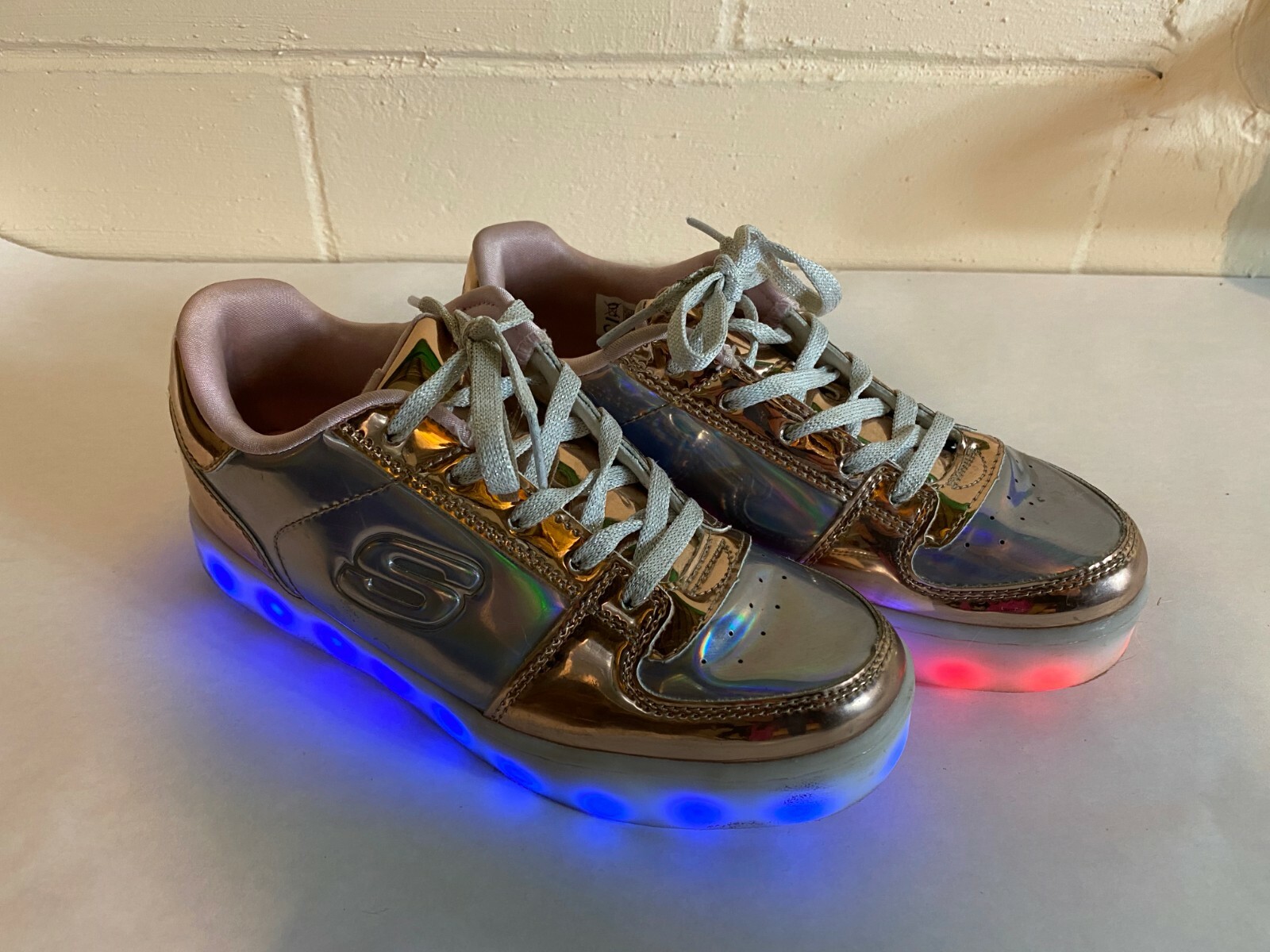 sketchers black and rose gold